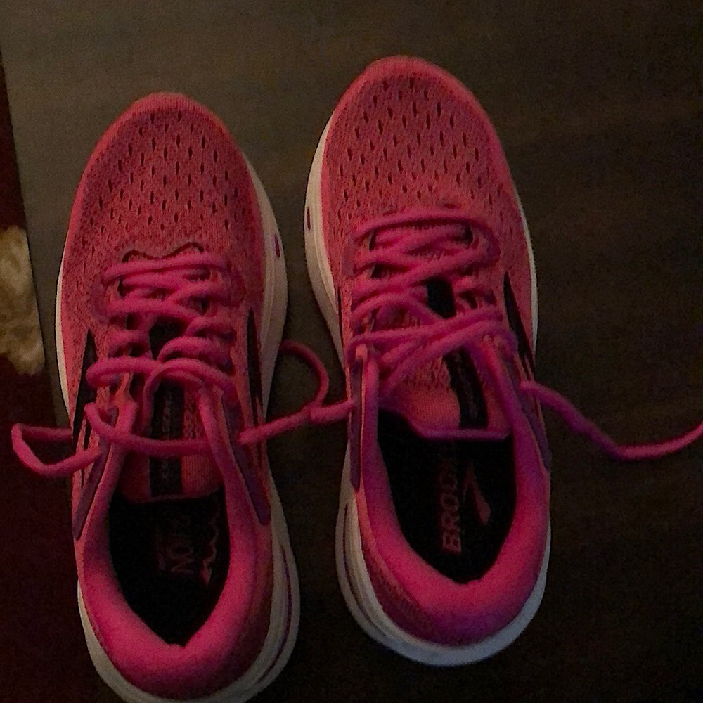 Ladies Brooks sneakers size 7.5 regular width